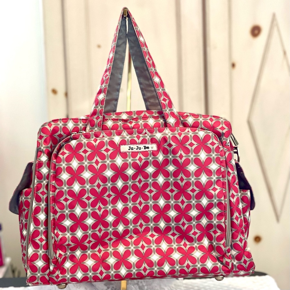 Ju-Ju-Be Be Prepared diaper bag
Nappy Bag (Pink pinwheels)